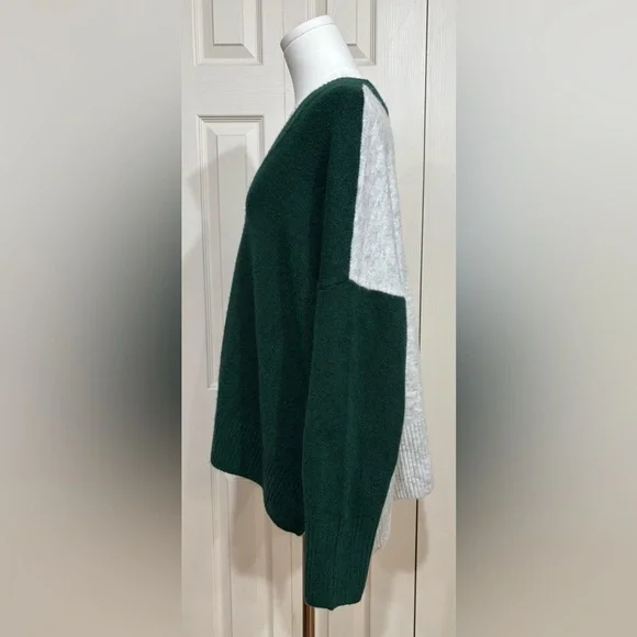 VINCE CAMUTO Forest Green V-Neck Sweater, side vents, boxy boyfriend EUC - Picture 6 of 13